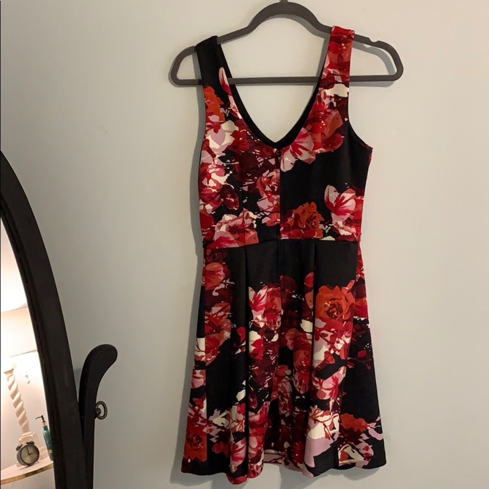 Dress - Picture 2 of 5
